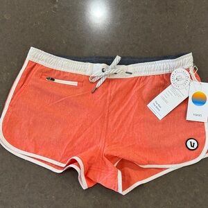 NWT Vuori Tavi shorts in grapefruit. Size large.